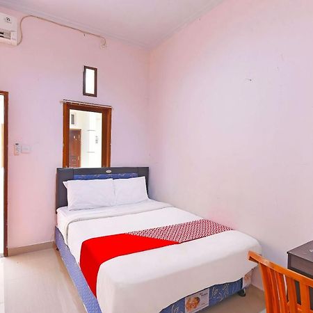 Oyo 91445 Sandat Guest House Denpasar Exterior foto