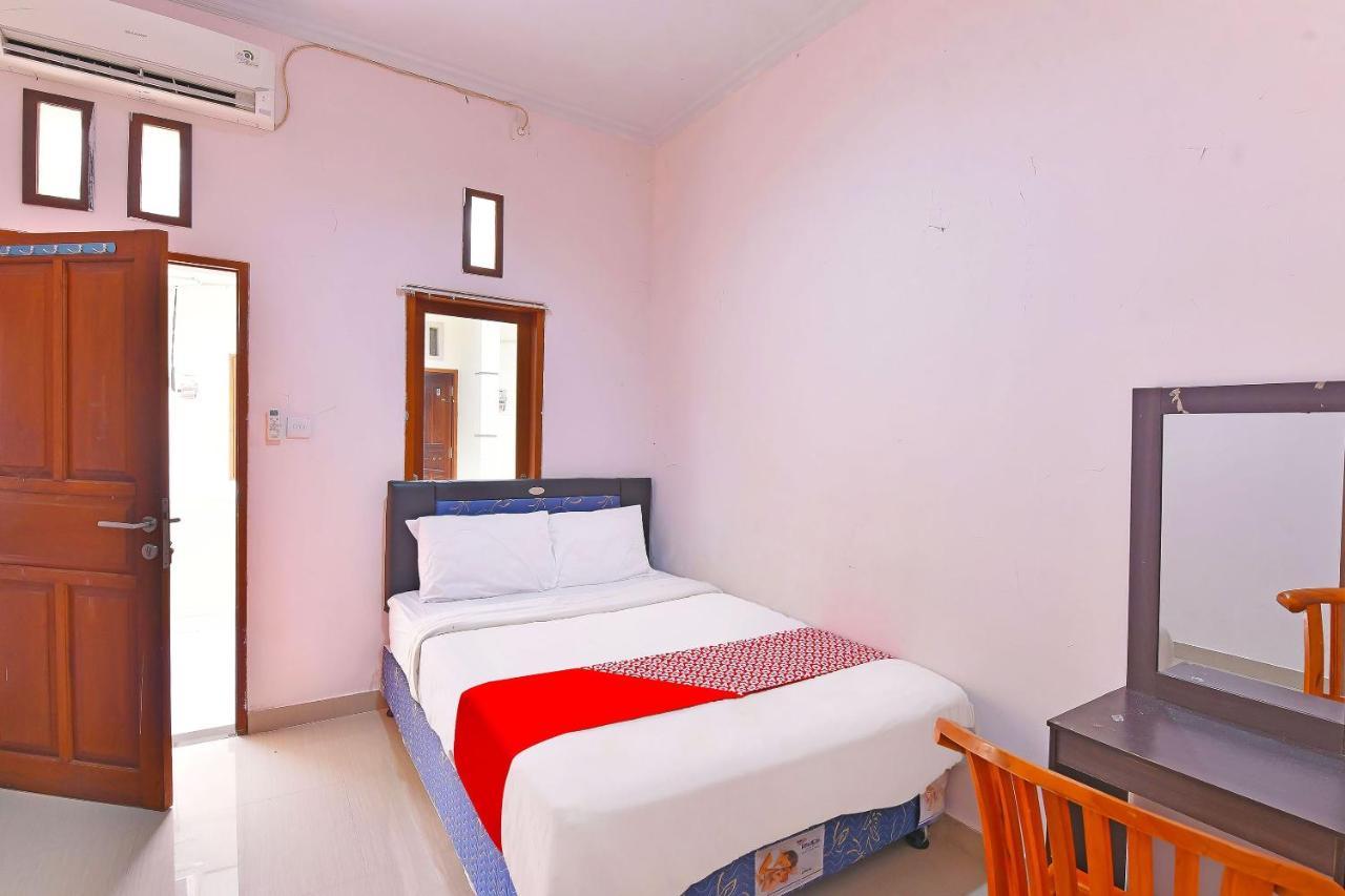 Oyo 91445 Sandat Guest House Denpasar Exterior foto