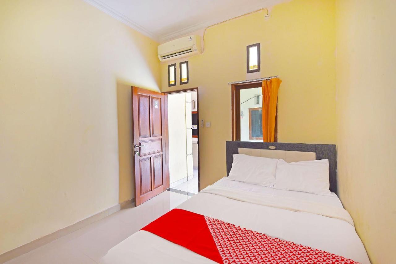Oyo 91445 Sandat Guest House Denpasar Exterior foto