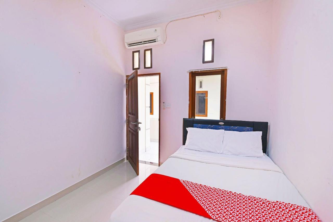 Oyo 91445 Sandat Guest House Denpasar Exterior foto